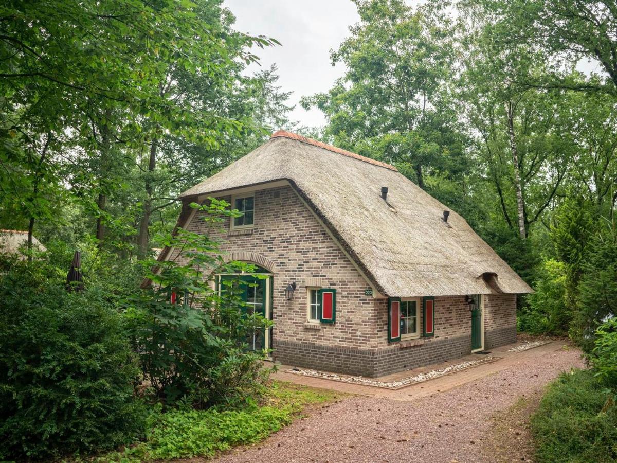 Landal Het Land Van Bartje Hotell Ees Exteriör bild