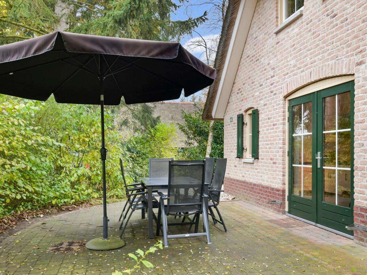 Landal Het Land Van Bartje Hotell Ees Exteriör bild