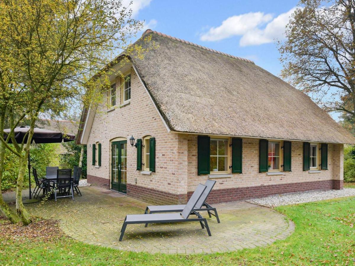 Landal Het Land Van Bartje Hotell Ees Exteriör bild